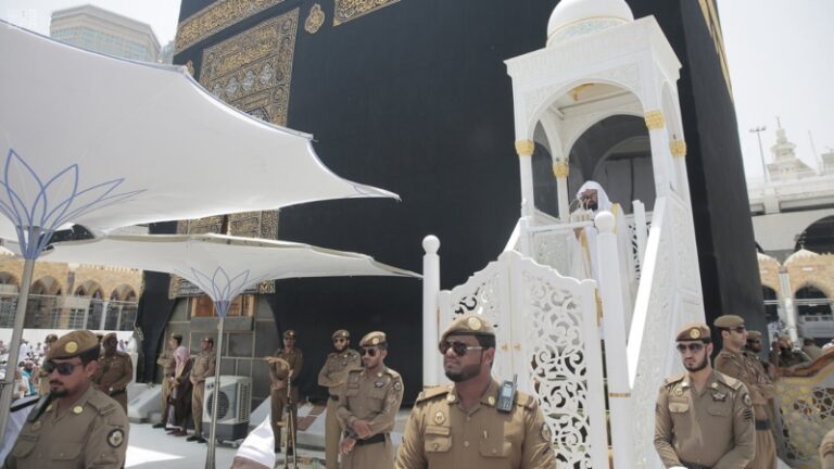 السلطات السعودية تحظر أي تضامن مع فلسطين في الحرم المكي