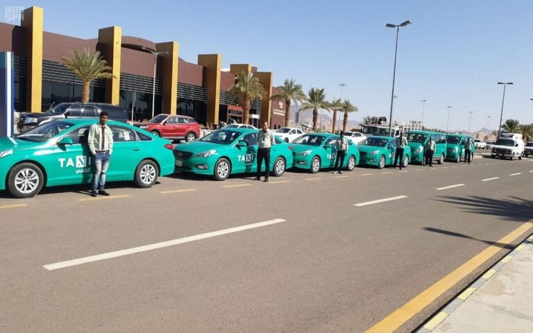 القبض على عصابة لسرقة العاملين في تطبيقات النقل السعودية