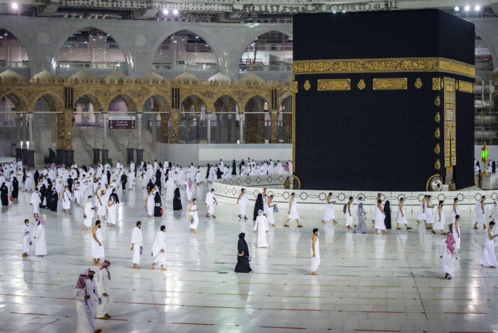 Saudi Arabia resumes Umrah after 6-month hiatus
