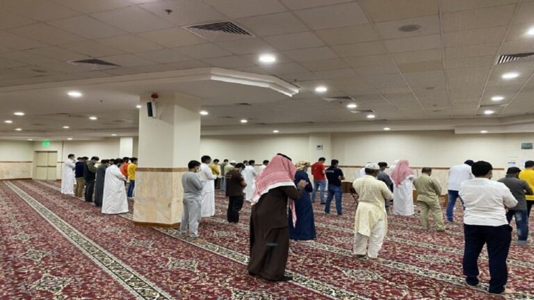 مقترح لـ”سعودة” أئمة ومؤذني مصليات المجمعات التجارية