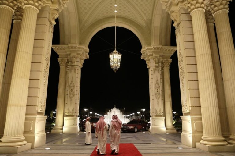 ميني ريتز.. حملة سعودية صامتة تثير الشكوك في وقتها وأهدافها