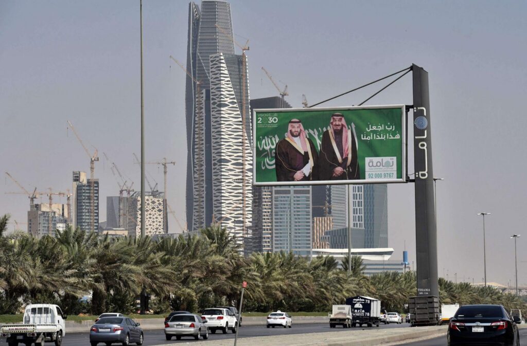 الضغوطات على المواطنين فقط .. الموازنة السعودية لعام 2021 تنذر بثورة شعبية