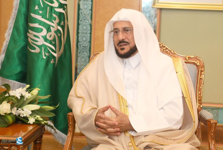رغم دفاعه عنه .. بن سلمان يستولى على عقارات الوزير السابق آل الشيخ