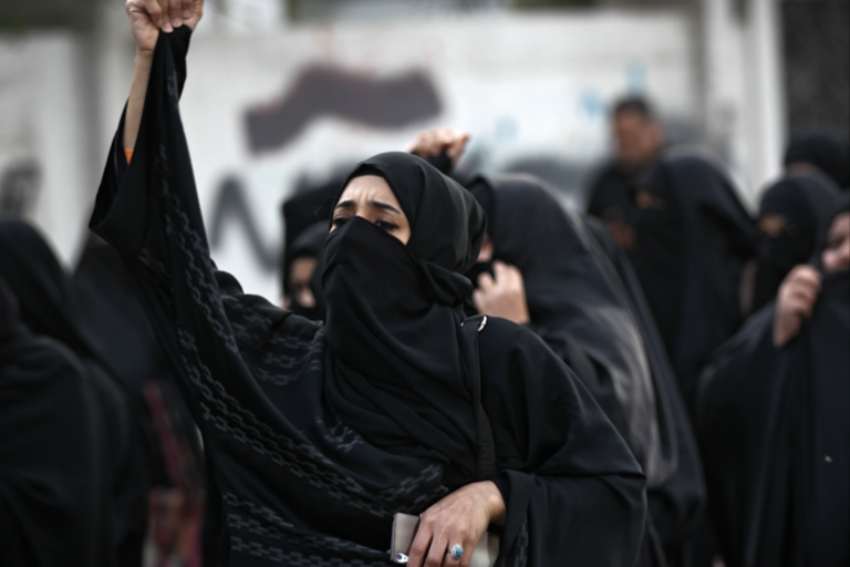 السعودية: تساهل حكومي مع قضايا العنف ضد النساء يفاقم الظاهرة
