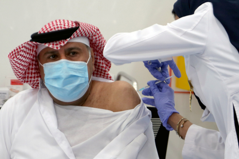 انتقادات لتشديد السعودية الخناق على معارضي تطعيم كورونا