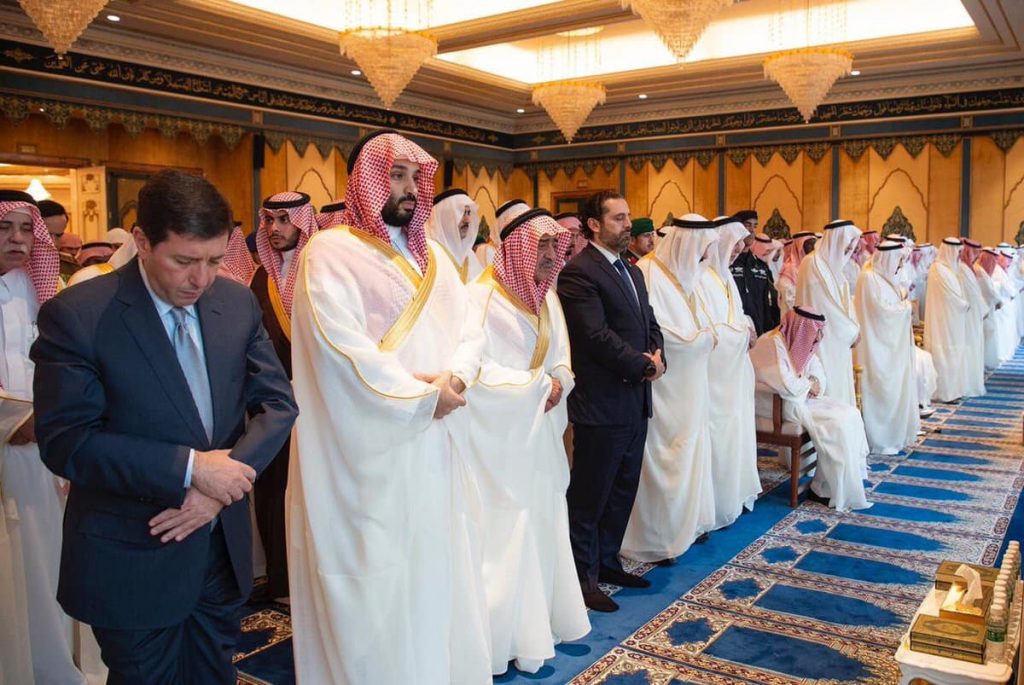 ذراع بن سلمان يظهر ذليلا ومقيد اليدين في طريقه إلى المحكمة الأردنية