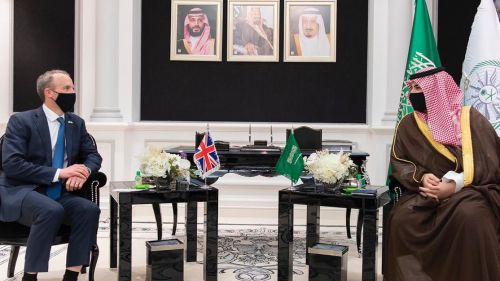 عائلات سعودية تطلب من وزير خارجية بريطانيا التدخل لوقف إعدام أبنائهم
