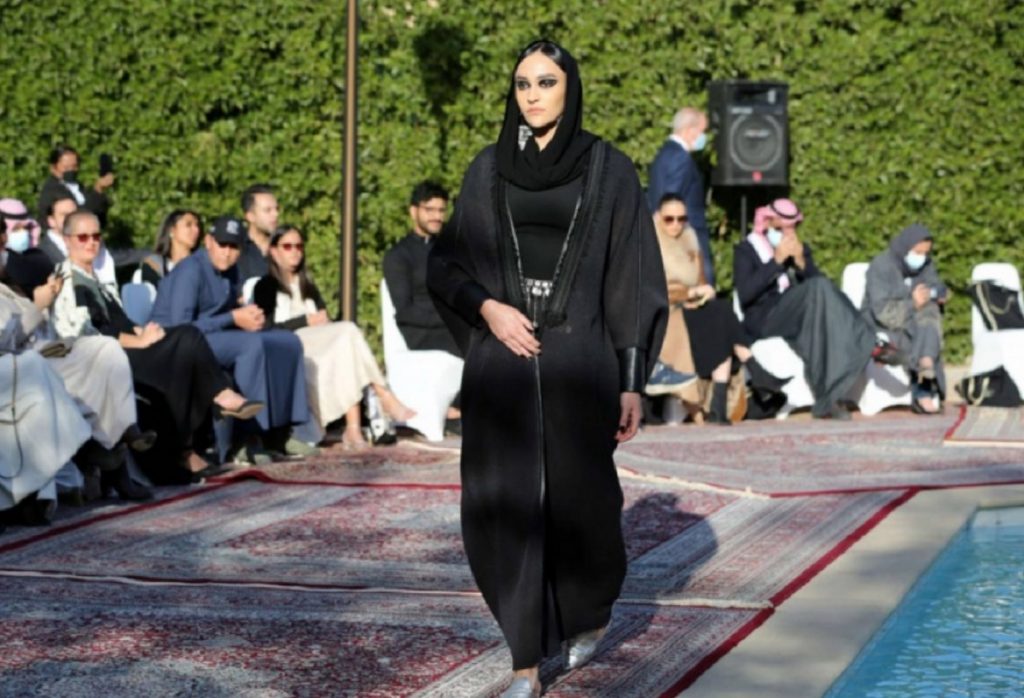 رؤية 2030 تهدد بهدم المنظومة الاجتماعية في السعودية