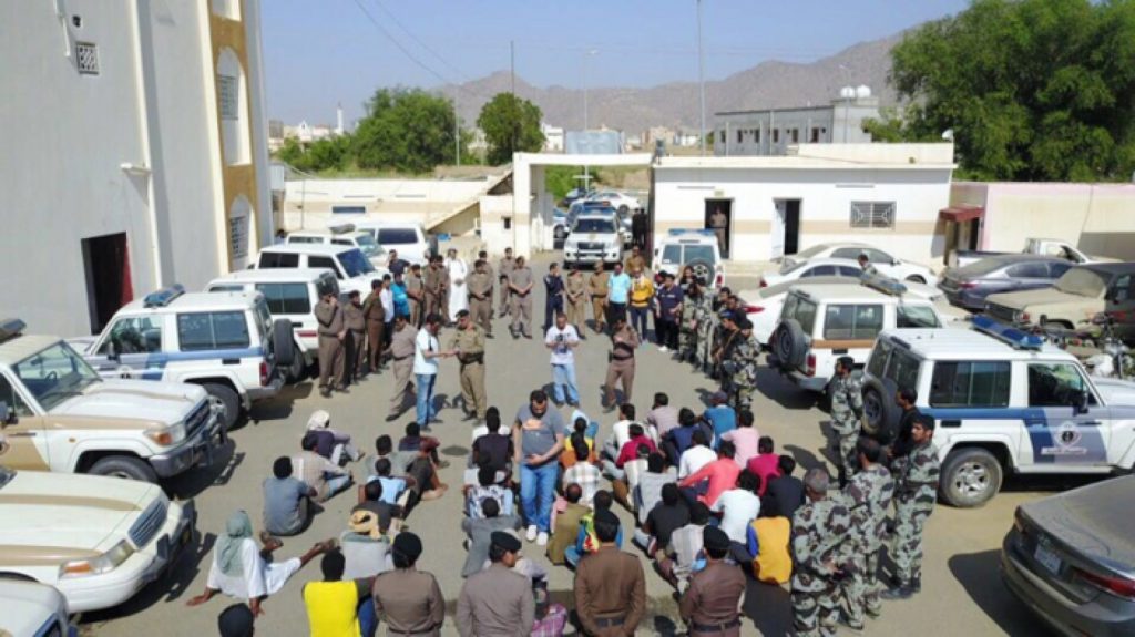 قرار سعودي بترحيل جميع العاملين اليمنيين من منطقة جازان الحدودية