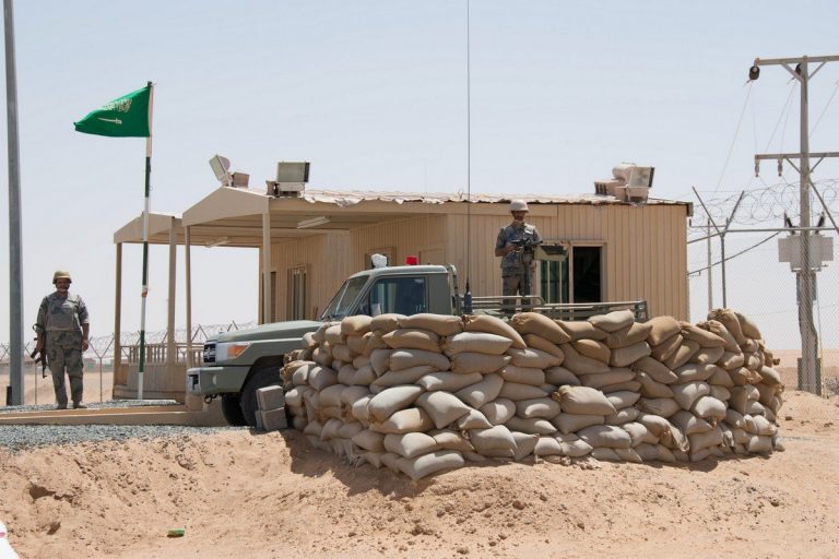 موقع أمريكي: السعودية تتعمد إذلال اليمنيين وتفرض العبودية عليهم