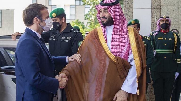 ماكرون المكروه إسلاميا يتولى محاولة إعادة تأهيل محمد بن سلمان