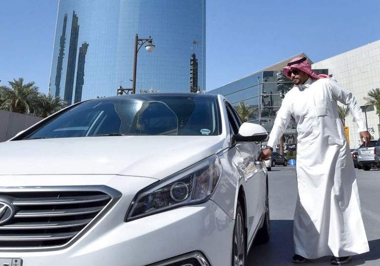 وكالة دولية تبرز التخبط في جذب الشركات والاستثمار في السعودية