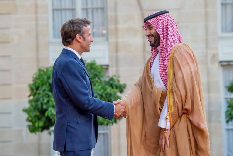 تنديد حقوقي باستضافة ماكرون لمحمد بن سلمان في باريس