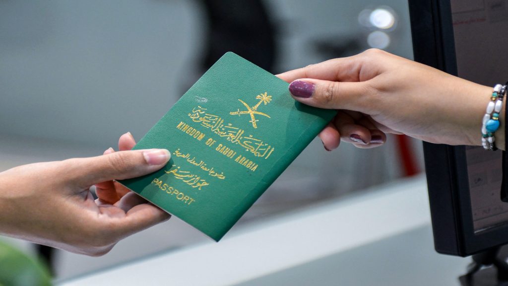 تنامي غير مسبوق في عدد المهاجرين السعوديين إلى الخارج هربا من القمع