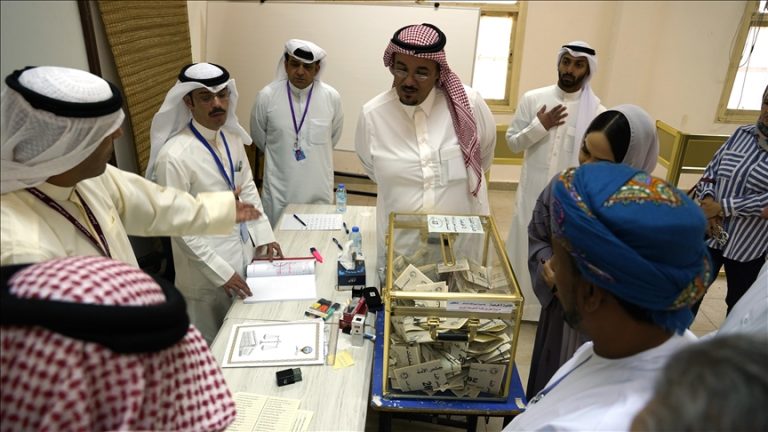 لماذا يحرض الإعلام السعودي على التجربة الديمقراطية في الكويت؟