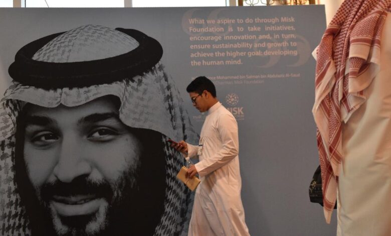 التايمز: الواسطة ومدح محمد بن سلمان طريق النجاح المهني في السعودية