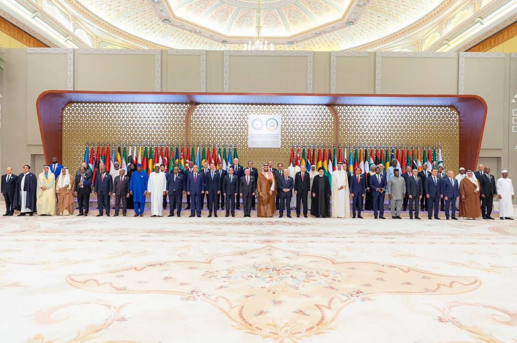 محمد بن سلمان يقطع أوصال السعودية بالعالمين العربي والإسلامي