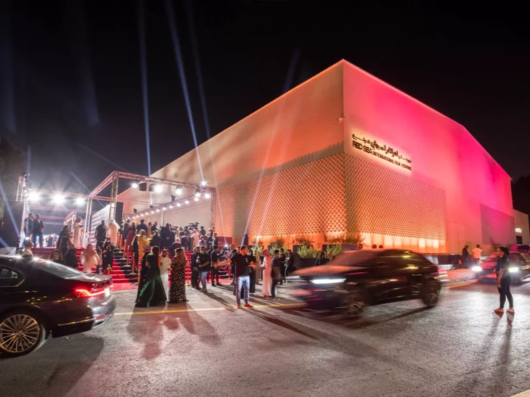 الأمن السعودي يحظر ظهور الكوفية الفلسطينية في مهرجان البحر الأحمر السينمائي
