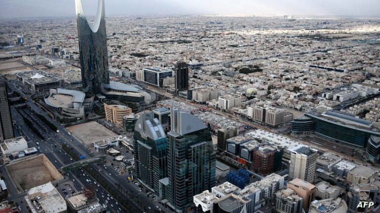 العاملات المنزليات المهاجرات ضحايا لأشد الانتهاكات في السعودية