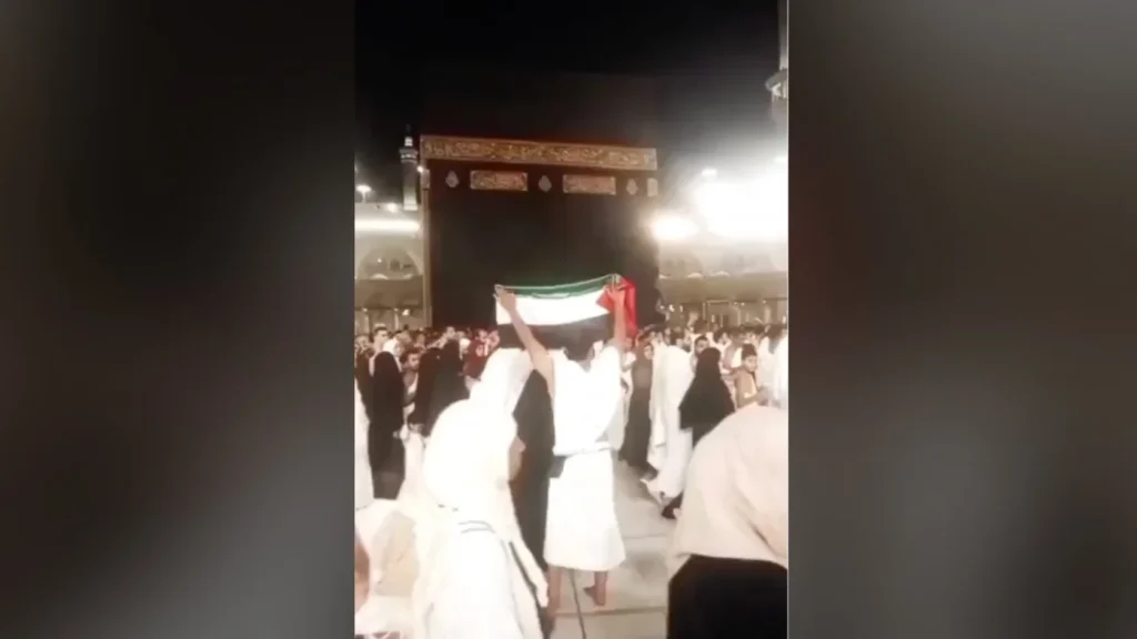 اعتقال معتمر مصري رفع علم فلسطين في مكة يثير انتقادات حقوقية واسعة