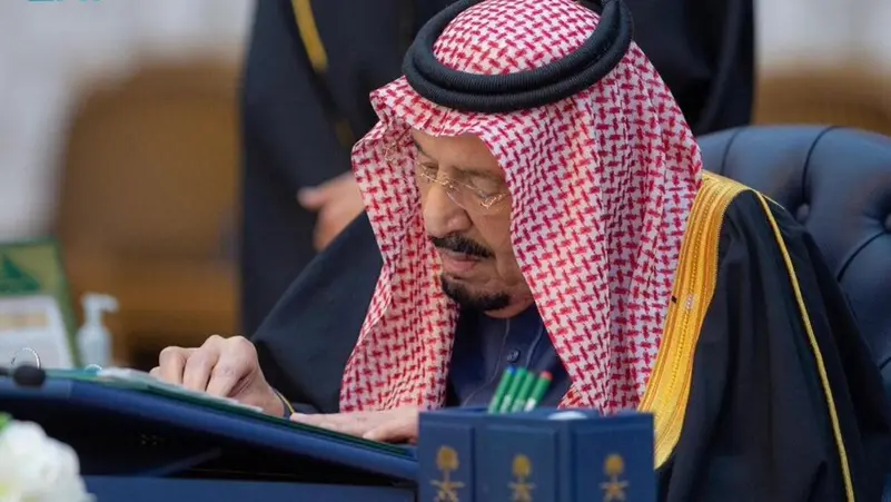 هيبة مصطنعة وسلطة قسرية: مجلس الوزراء أداة دعاية في زمن محمد بن سلمان