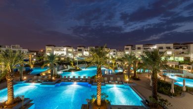 كحول للأثرياء وصمت للفقراء: السعودية تغيّر هويتها بصمت وتسوّق الانفتاح لمن يملك الثمن