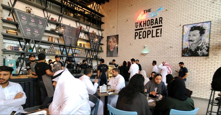كيف تُفتح بوابة المواعدة في السعودية على حساب القيم وهوية بلاد الحرمين؟