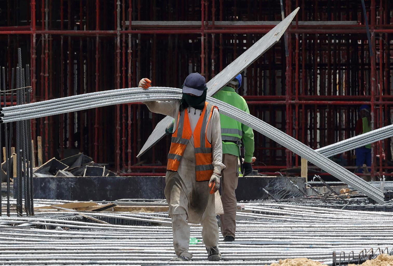 المشاريع العملاقة