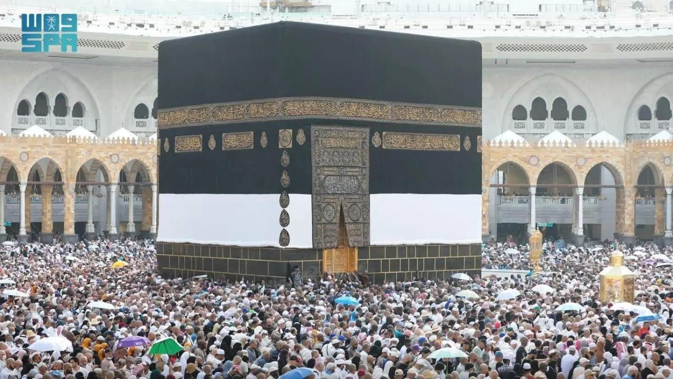 إنفاق قياسي على الرياضة وصفقات الترفيه مقابل تراجع خدمات الحجاج في مكة