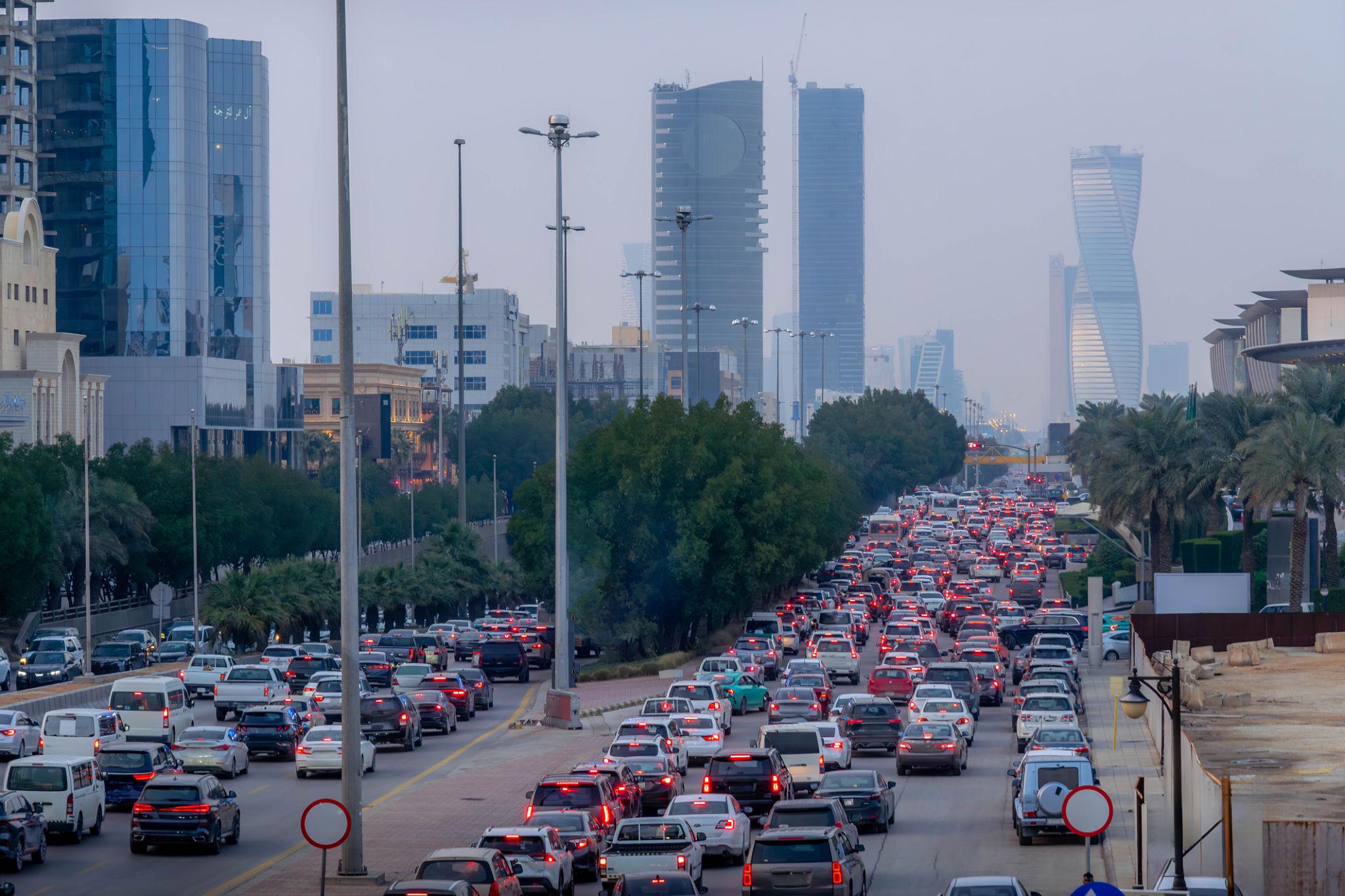 تصدعات داخلية وقلق متصاعد يضربان صورة السعودية الجديدة