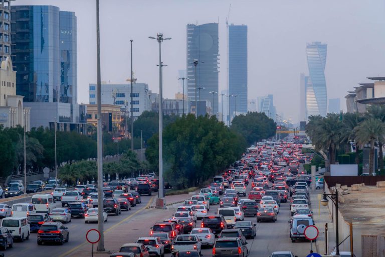 تصدعات داخلية وقلق متصاعد يضربان صورة السعودية الجديدة