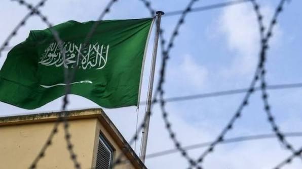 منشور على وسائل التواصل قد يقود زوار السعودية إلى السجن
