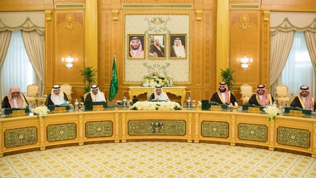 بعد سنوات الإنفاق الحكومي الضخم.. بن سلمان ينقل فاتورة أزمته المالية إلى المواطنين