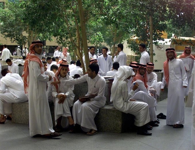 ارتفاع الديون يفاقم الضغوط على الشباب السعودي وسط تساؤلات حول حصيلة رؤية 2030